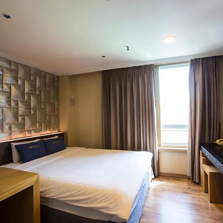 Central Hotel Чангуон Екстериор снимка