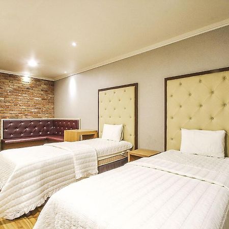 Central Hotel Чангуон Екстериор снимка