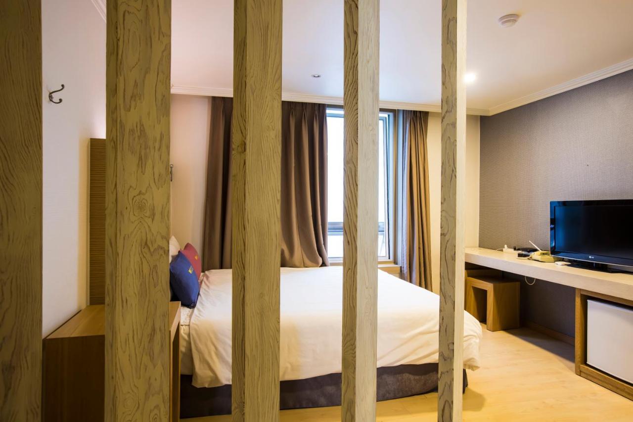Central Hotel Чангуон Екстериор снимка