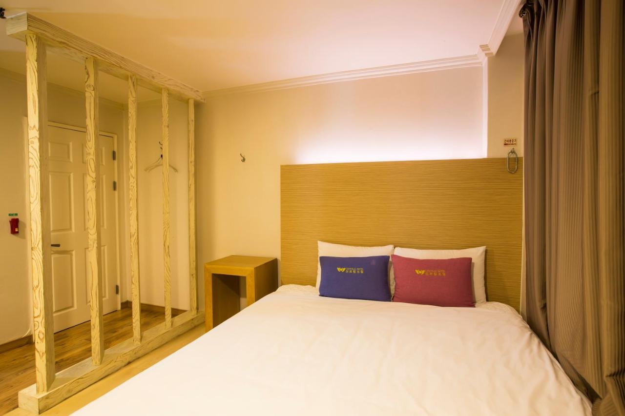 Central Hotel Чангуон Екстериор снимка
