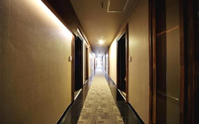 Central Hotel Чангуон Екстериор снимка