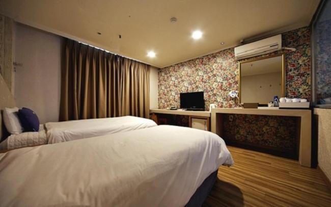 Central Hotel Чангуон Екстериор снимка