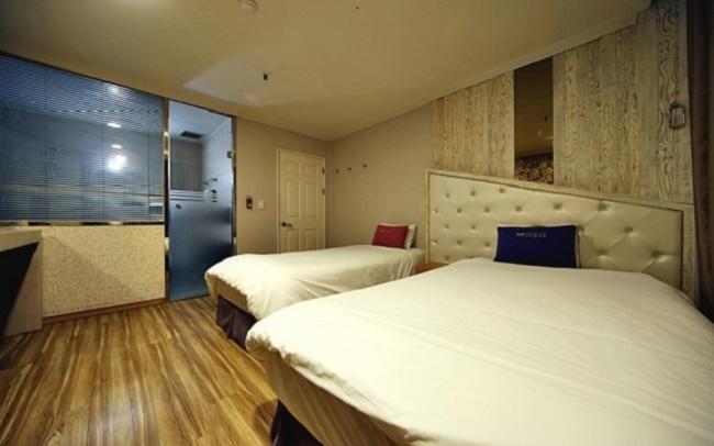 Central Hotel Чангуон Екстериор снимка