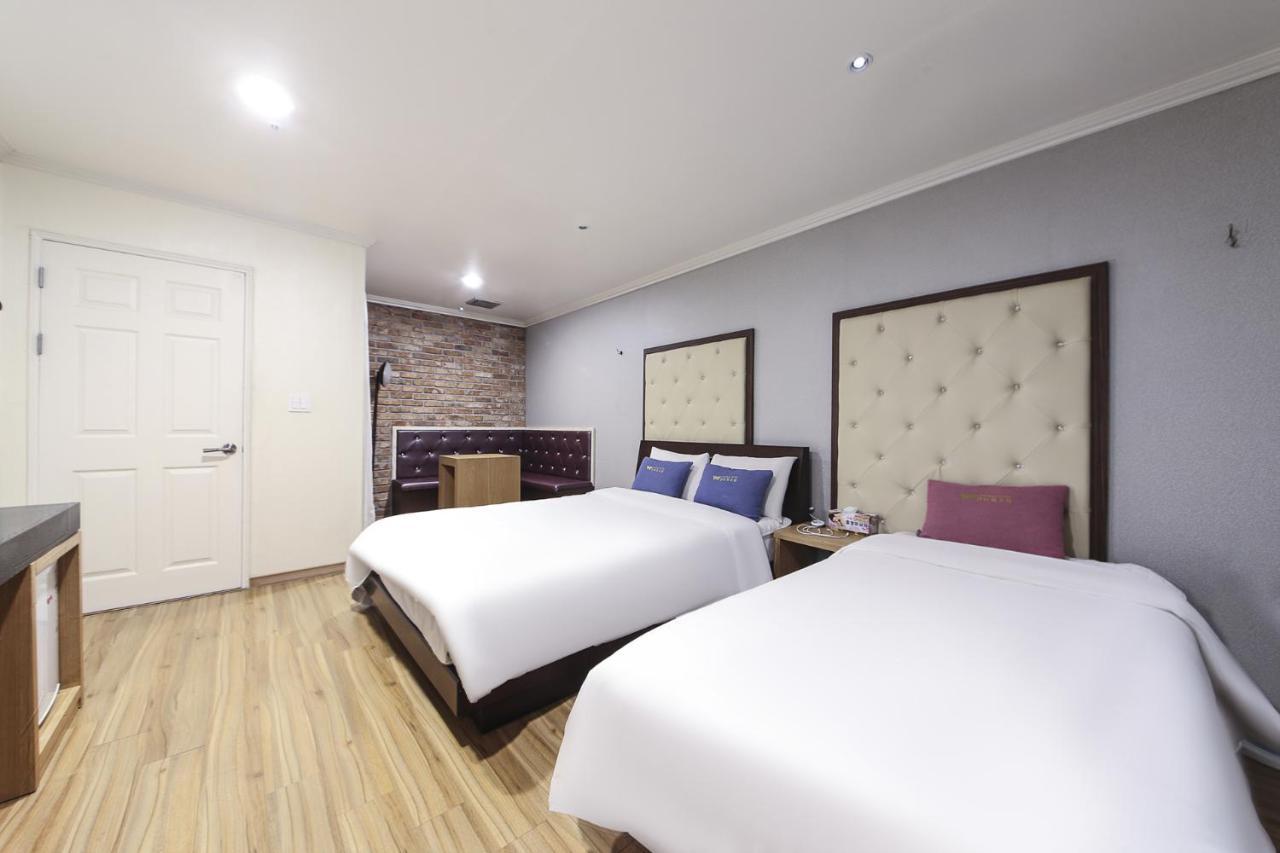 Central Hotel Чангуон Екстериор снимка