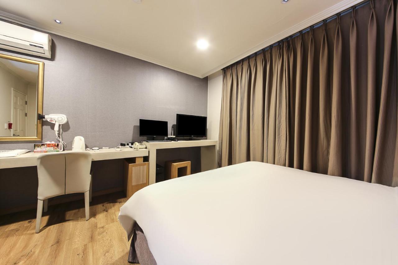 Central Hotel Чангуон Екстериор снимка