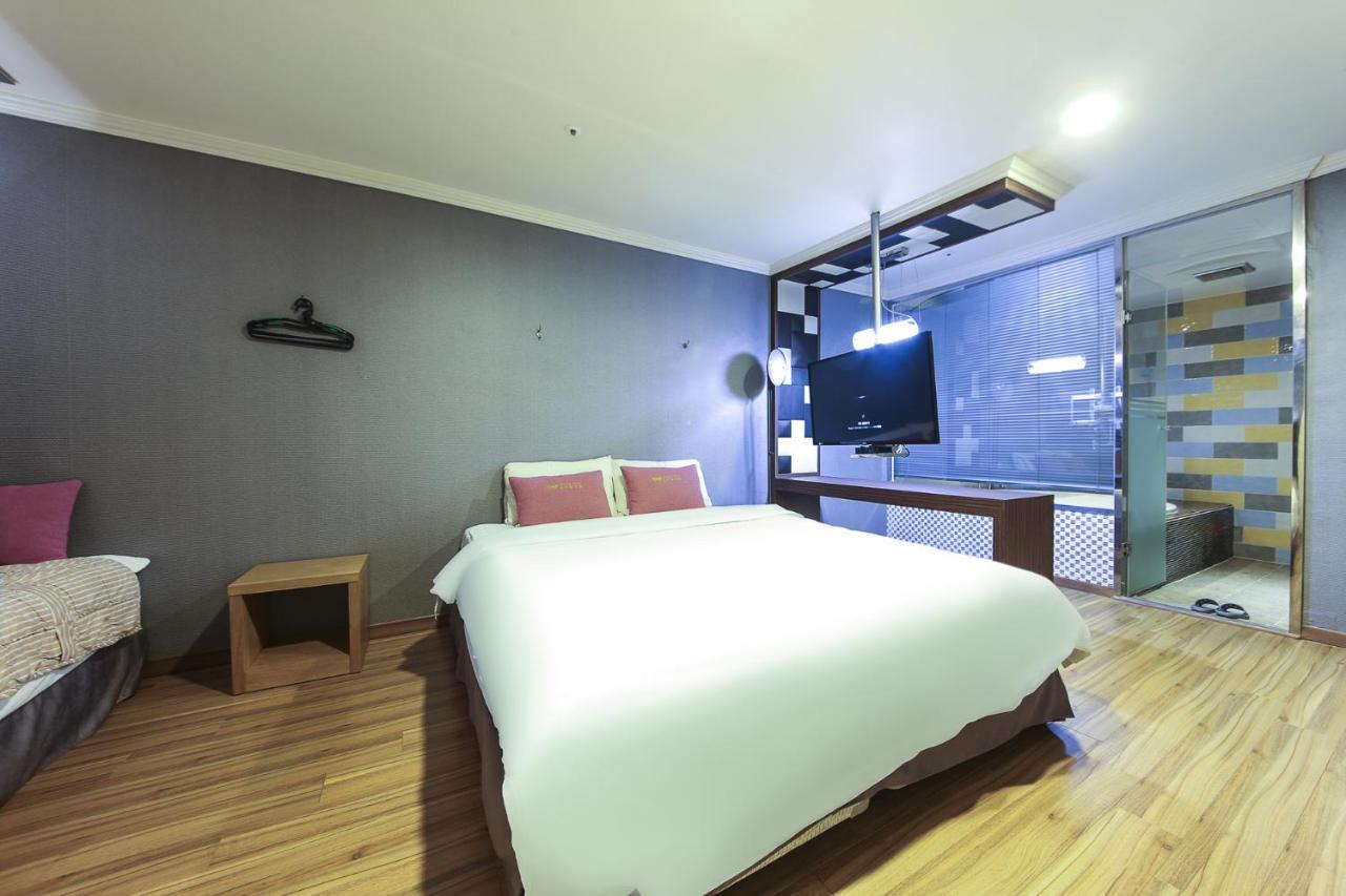 Central Hotel Чангуон Екстериор снимка
