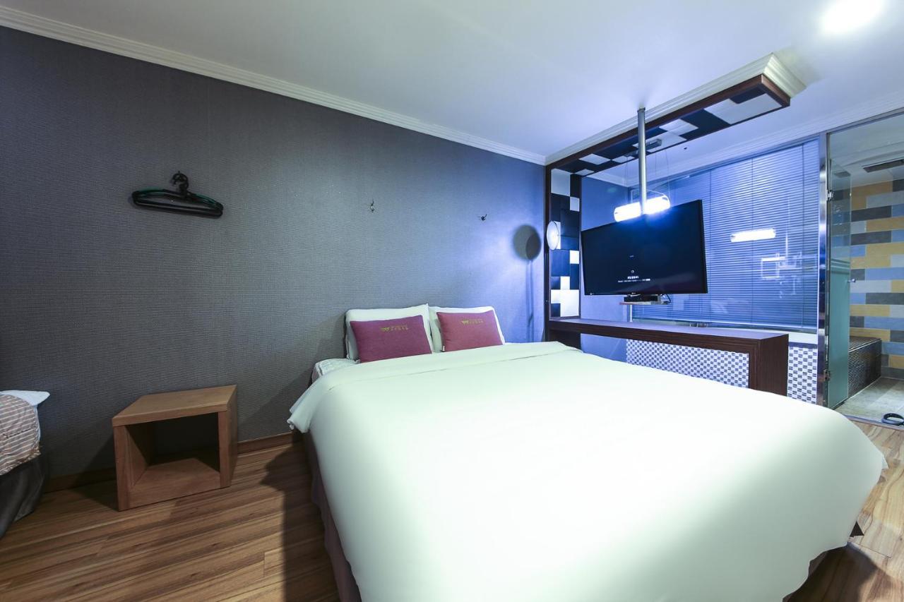 Central Hotel Чангуон Екстериор снимка