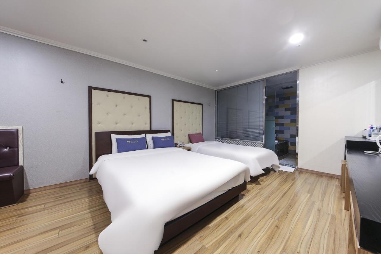 Central Hotel Чангуон Екстериор снимка