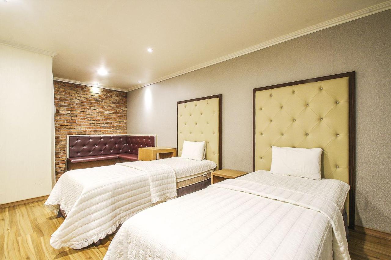 Central Hotel Чангуон Екстериор снимка