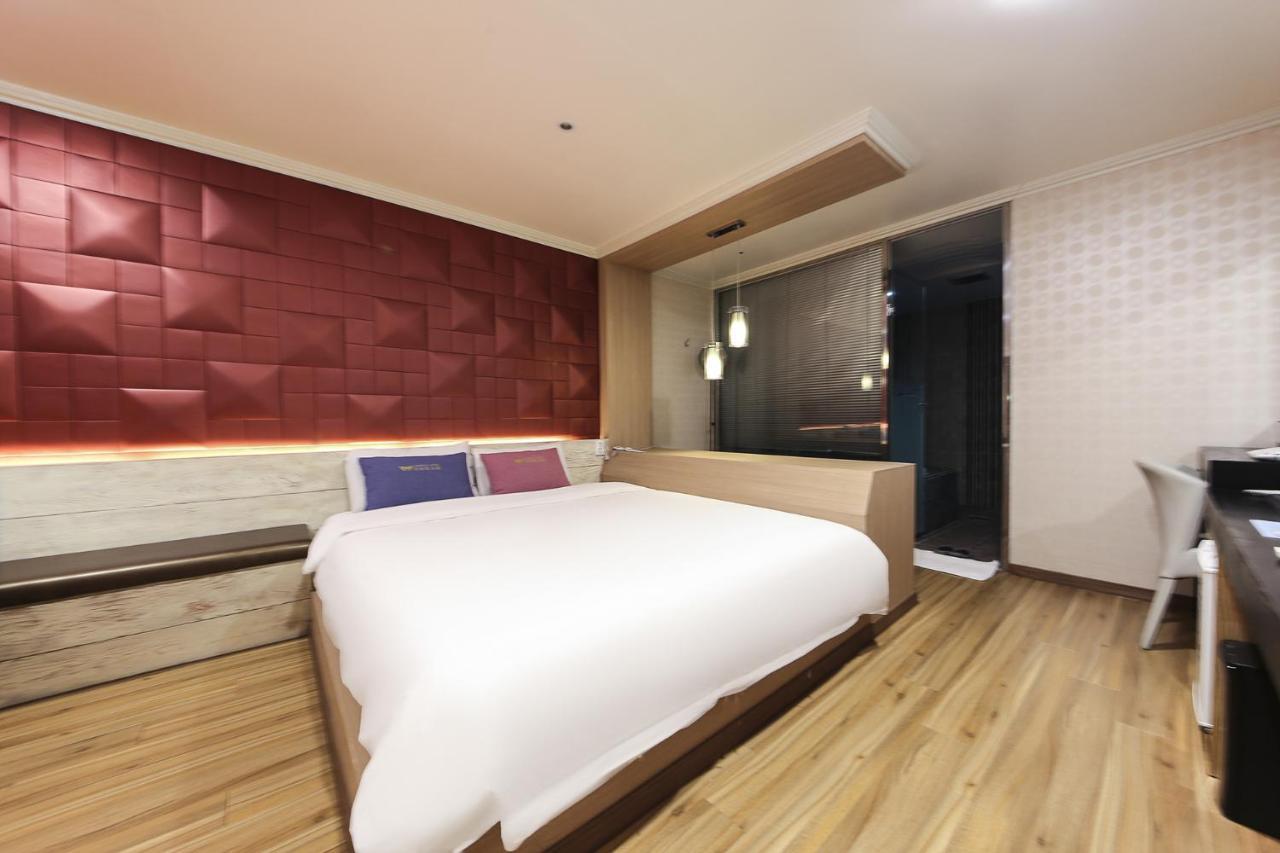 Central Hotel Чангуон Екстериор снимка