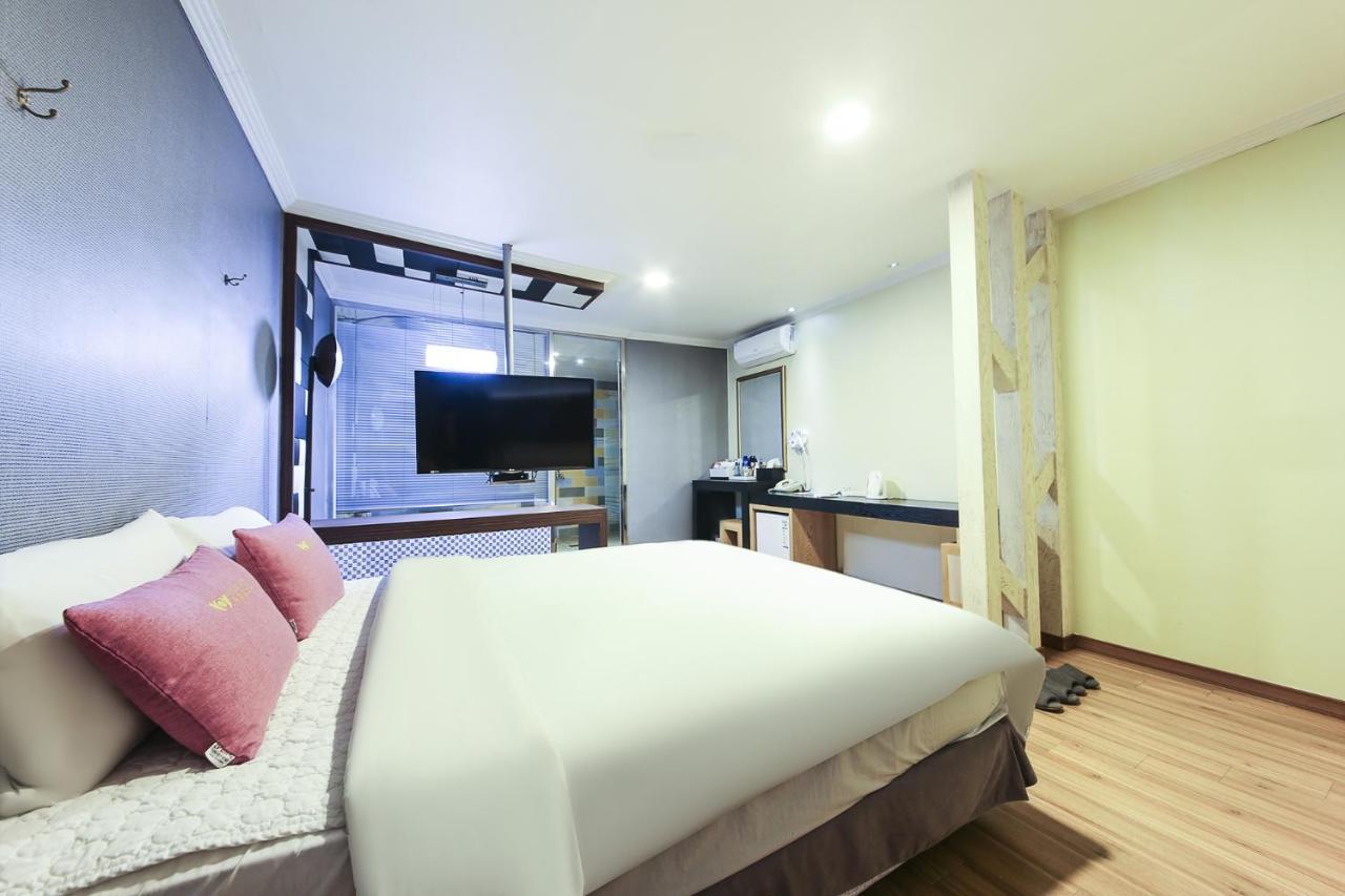 Central Hotel Чангуон Екстериор снимка