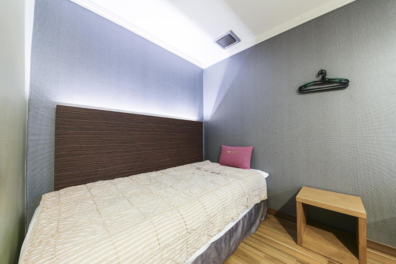 Central Hotel Чангуон Екстериор снимка