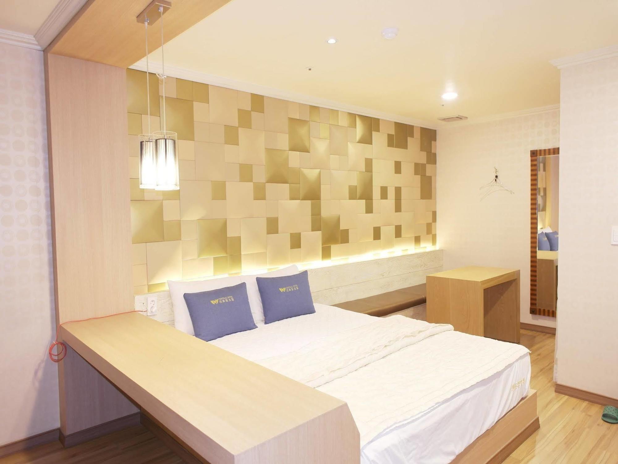 Central Hotel Чангуон Екстериор снимка