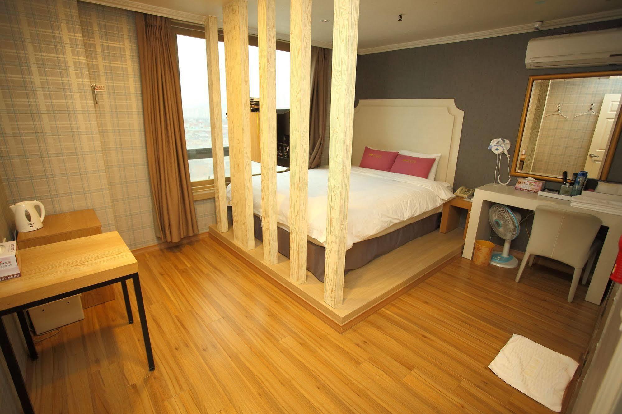 Central Hotel Чангуон Екстериор снимка